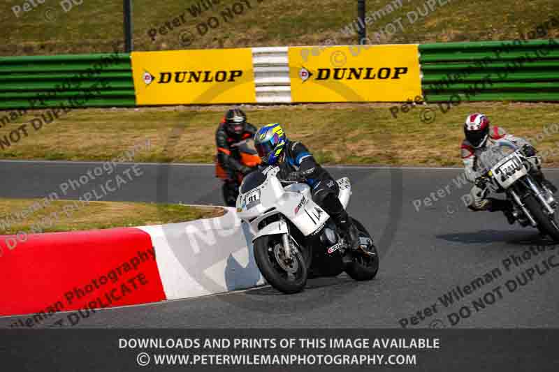 Vintage motorcycle club;eventdigitalimages;mallory park;mallory park trackday photographs;no limits trackdays;peter wileman photography;trackday digital images;trackday photos;vmcc festival 1000 bikes photographs